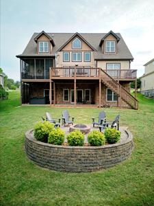 155 W Canterbury