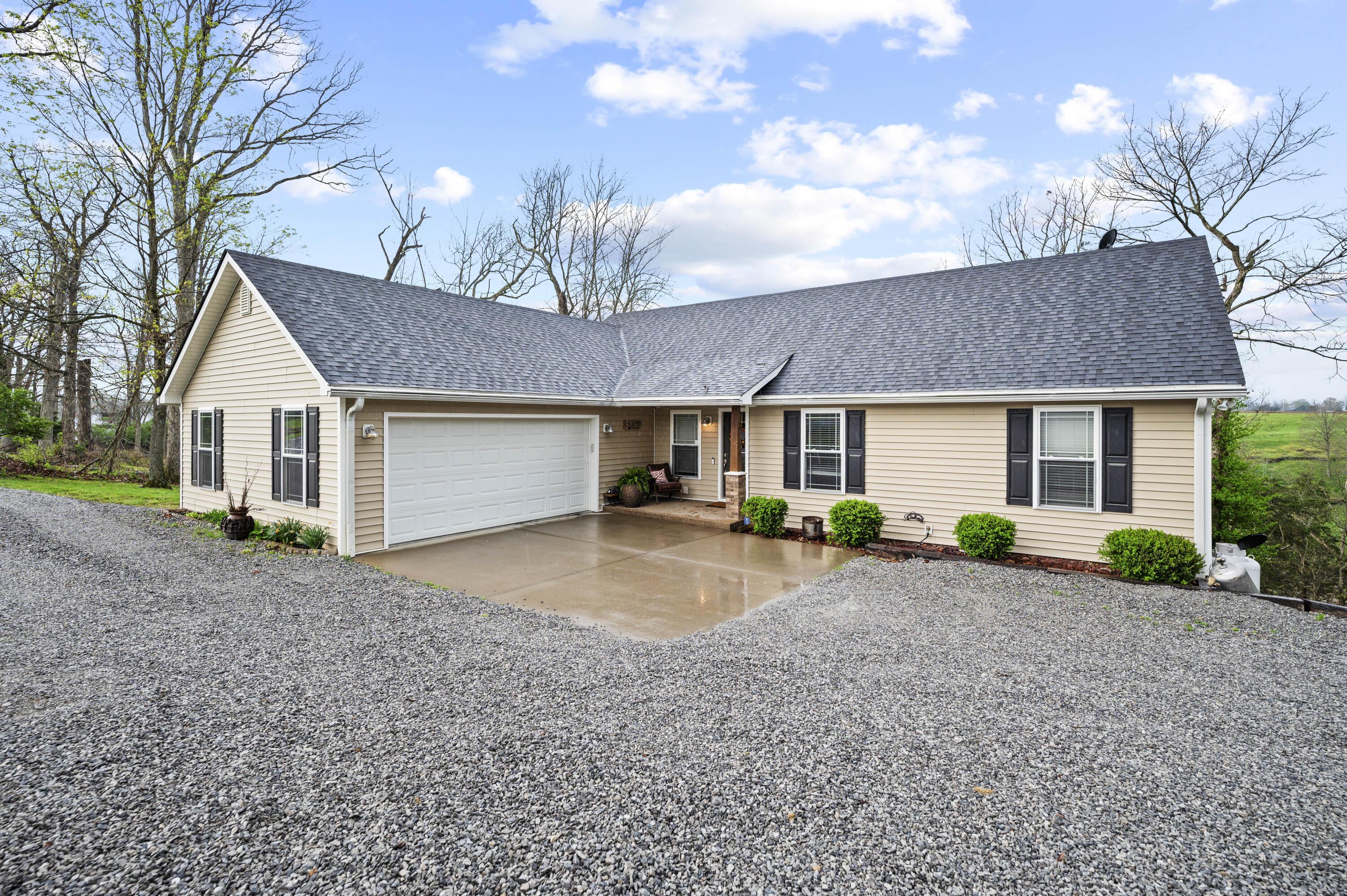 Image 3: 20260403-626-Mallard-Cove-Rd-fh-002