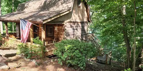 516 Twin Rivers Drive