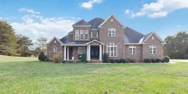 584 Cedar Pointe Drive