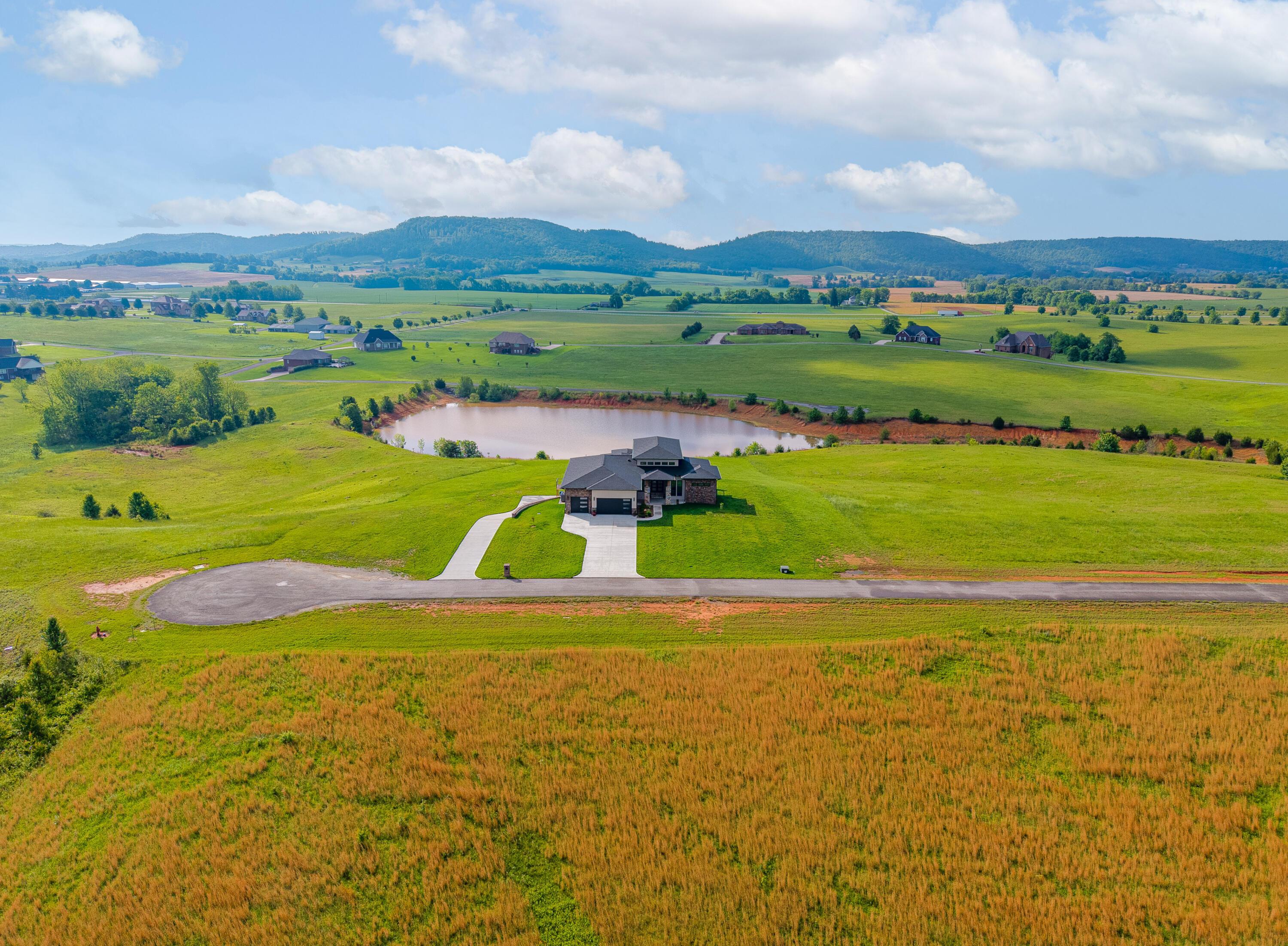 Image 2: 800 Red Fox Ridge-19