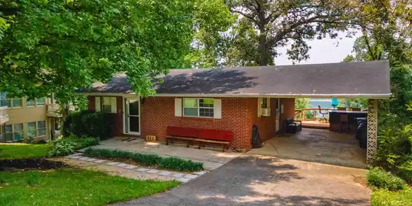 313 Lakeview Drive