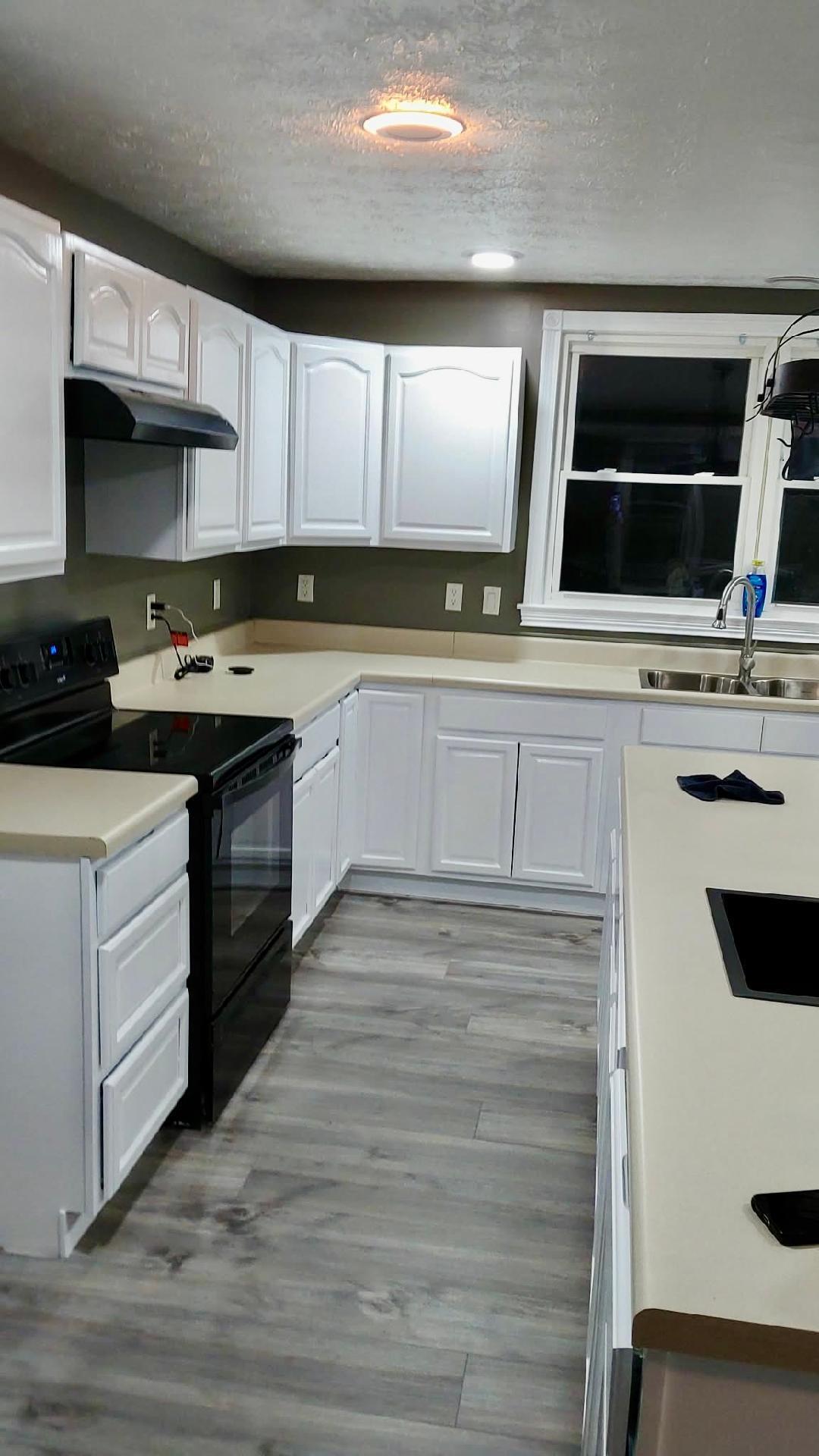 Image 3: kitchen