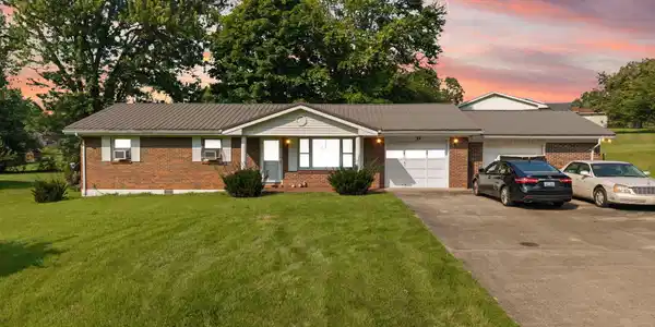 11 Circle Drive