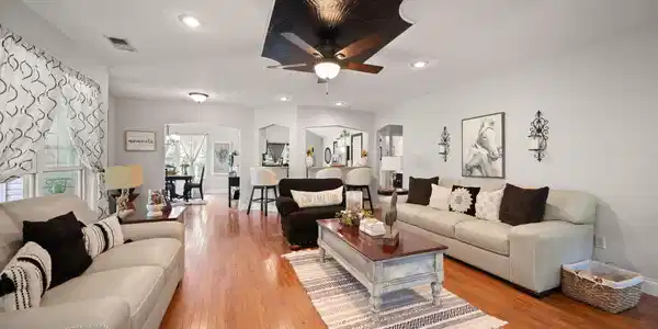 Image 2: 2