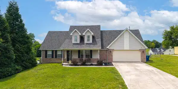 207 Clover Pointe Drive