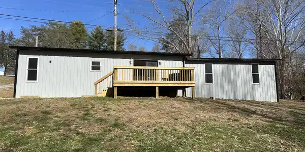 1490 Hicks Lane