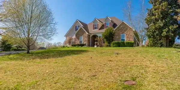 525 Lakeview Drive