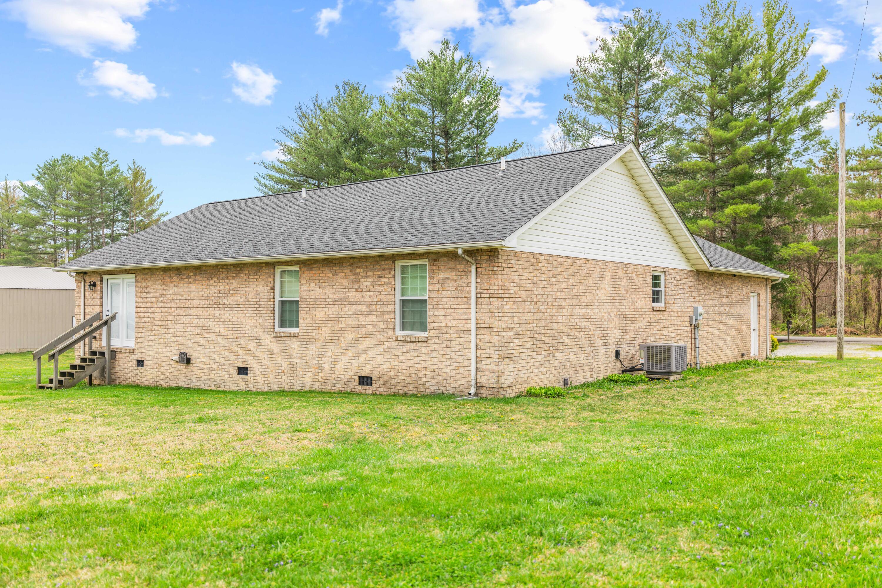 Image 4: 601 Moberly Photo-11