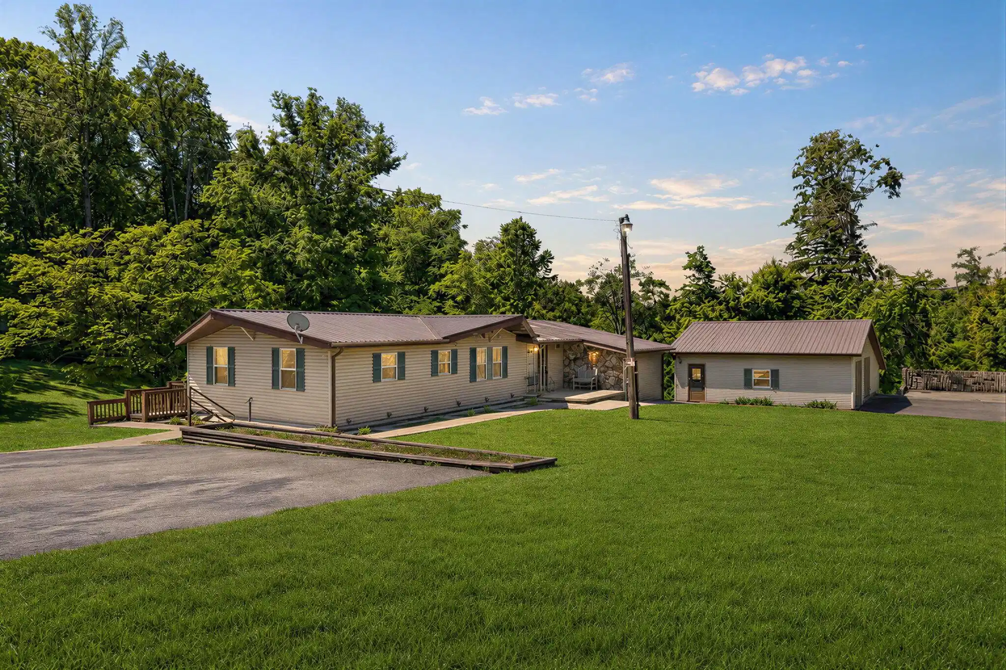 Image 1: 1-web-or-mls-308n Dale Hollow Rd tw-001
