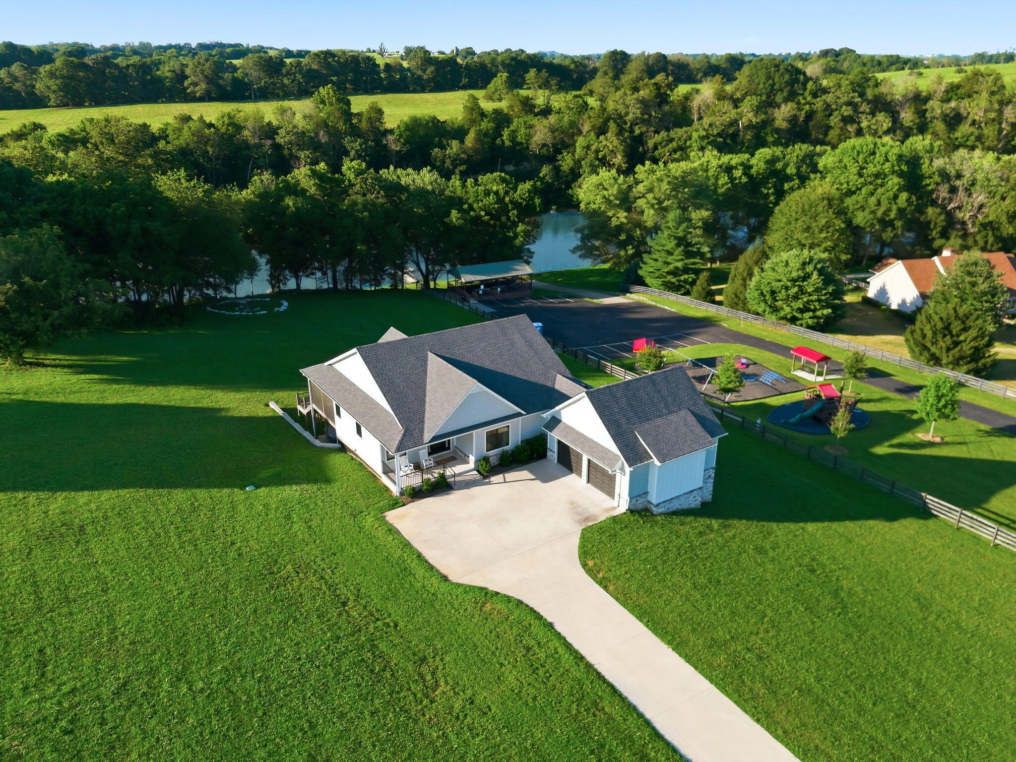Image 3: 1-web-or-mls-975 Lakeside Drive-1