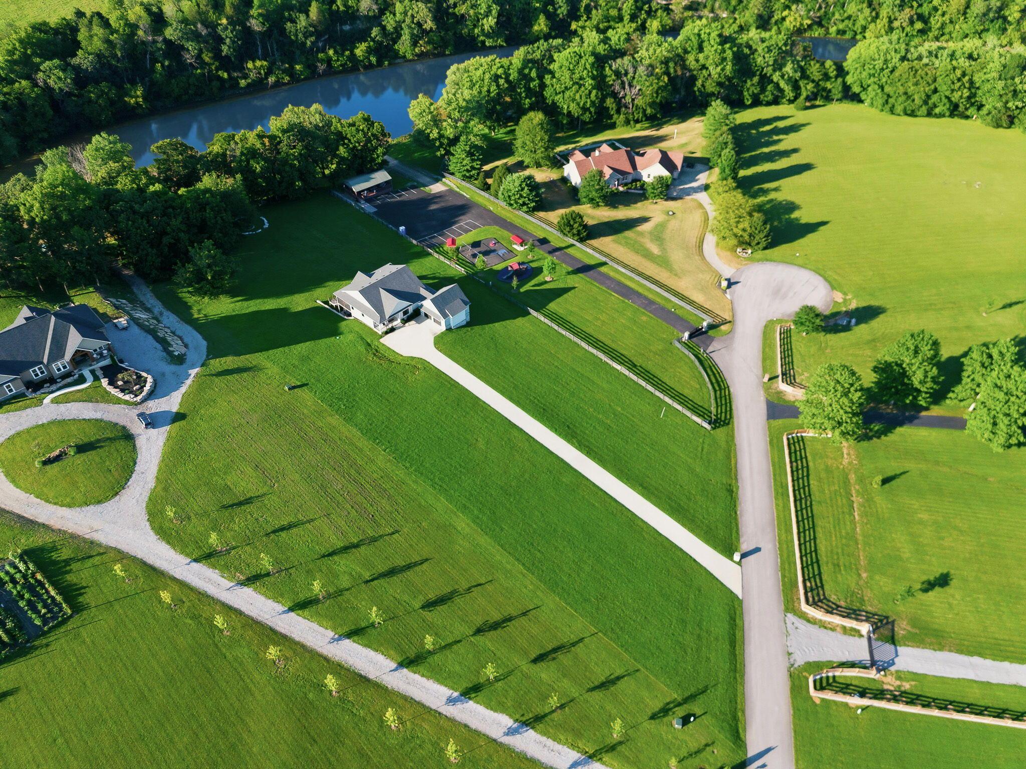 Image 4: 2-web-or-mls-975 Lakeside Drive-2
