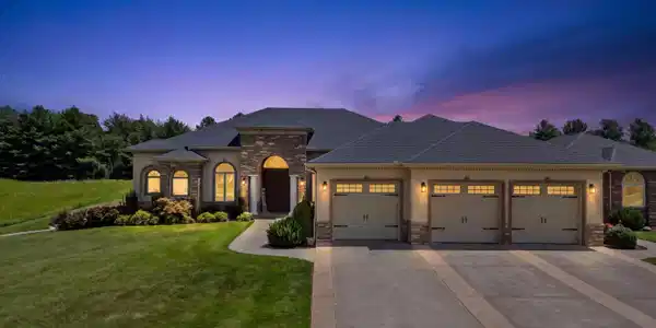 Image 2: .twilight front
