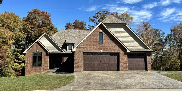 734 Knoll Lane