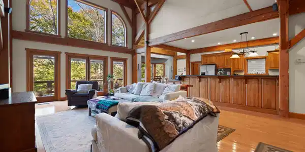 Image 2: 22-web-or-mls-118A9195