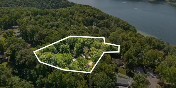 473 Lakeview Drive
