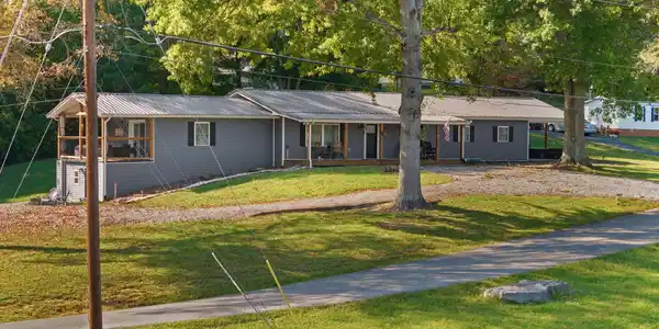 986 Lakeview Drive
