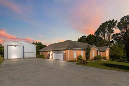 617 Moberly Bend Road