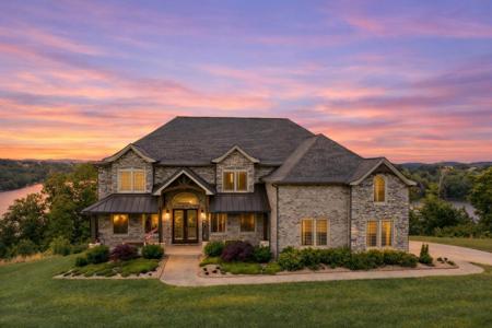 436 Shimmering Moon Drive