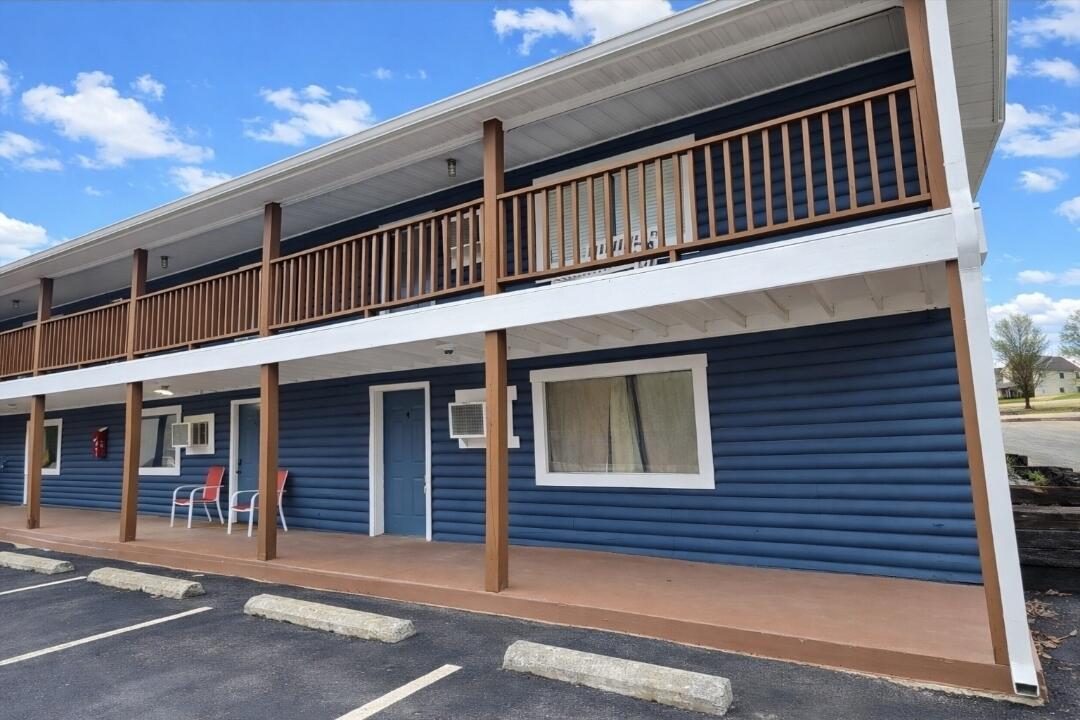 Image 1: Unit # 4 Ground Level