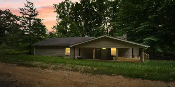11 Swan Drive