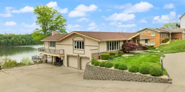253 Lakeview Drive