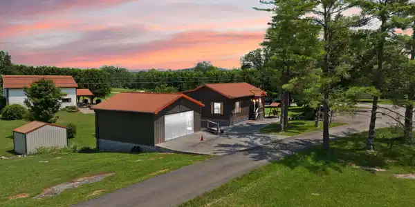 813 Colyer Road