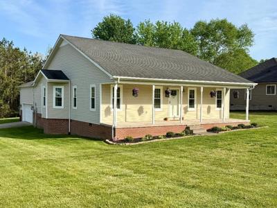 28 Lakepointe Drive