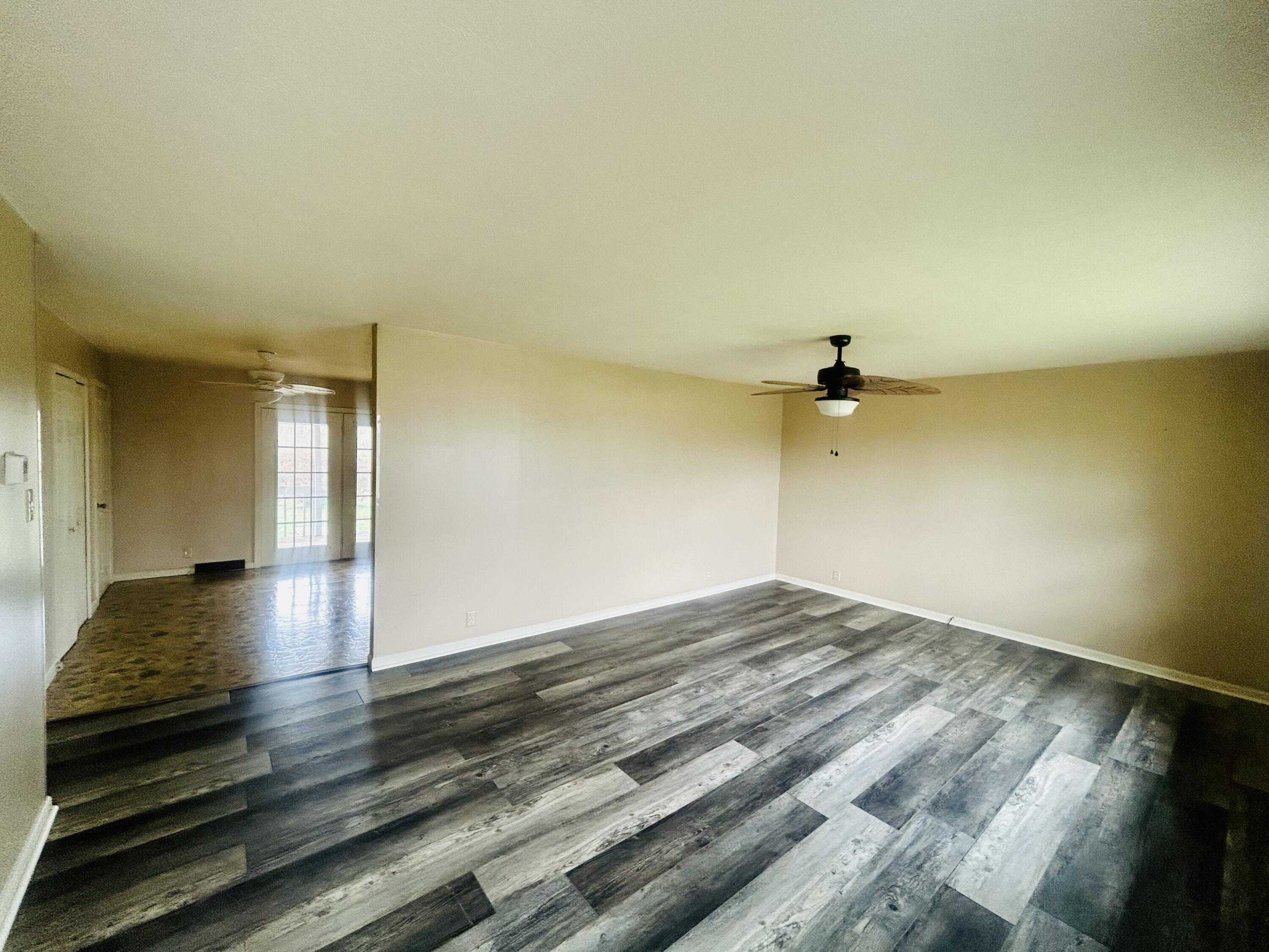 Image 4: 5433EF7B-7C11-4653-9EB2-B812FF1A56E4