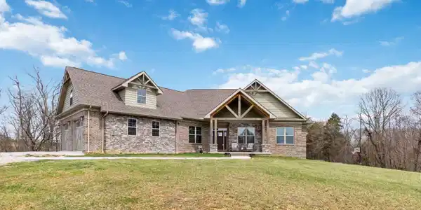 6852 Hwy 761