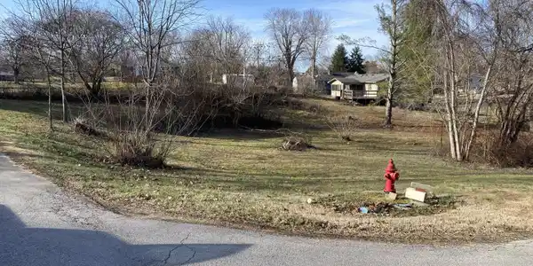 305 Twin Rivers Drive