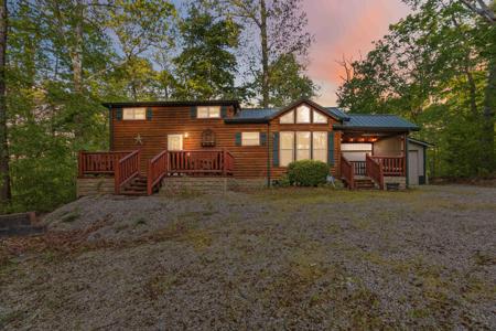 318 Pine Tree Circle
