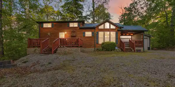 318 Pine Tree Circle