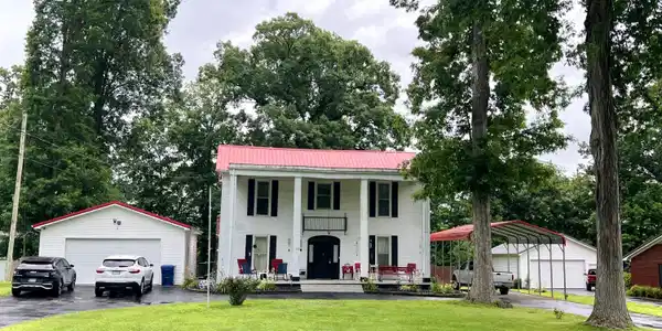 736 E East Lakeshore Drive