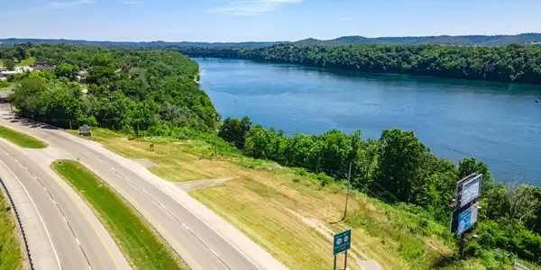 Image 4: HWY 27 Lake view-7