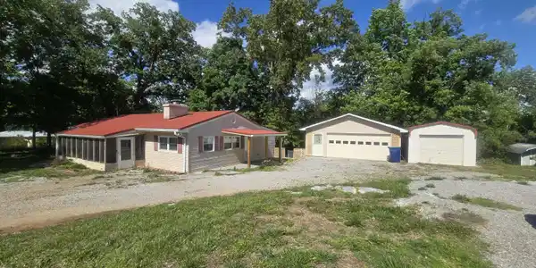 180 Beauchamp Boulevard