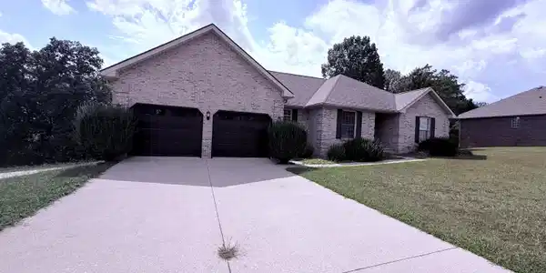 381 Lakepointe Drive