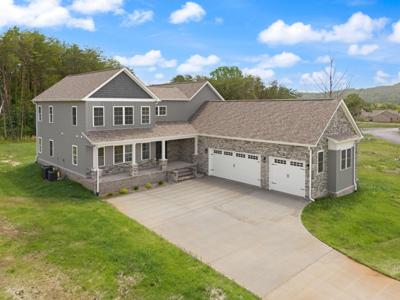 288 W Canterbury Drive