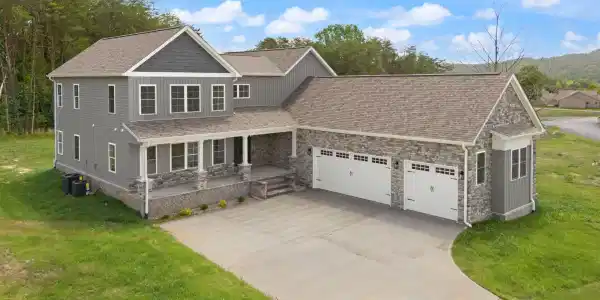 288 W Canterbury Drive
