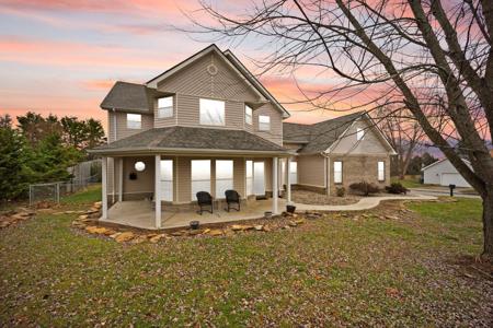 22 East Cloverdale Drive