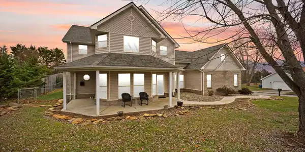 22 East Cloverdale Drive