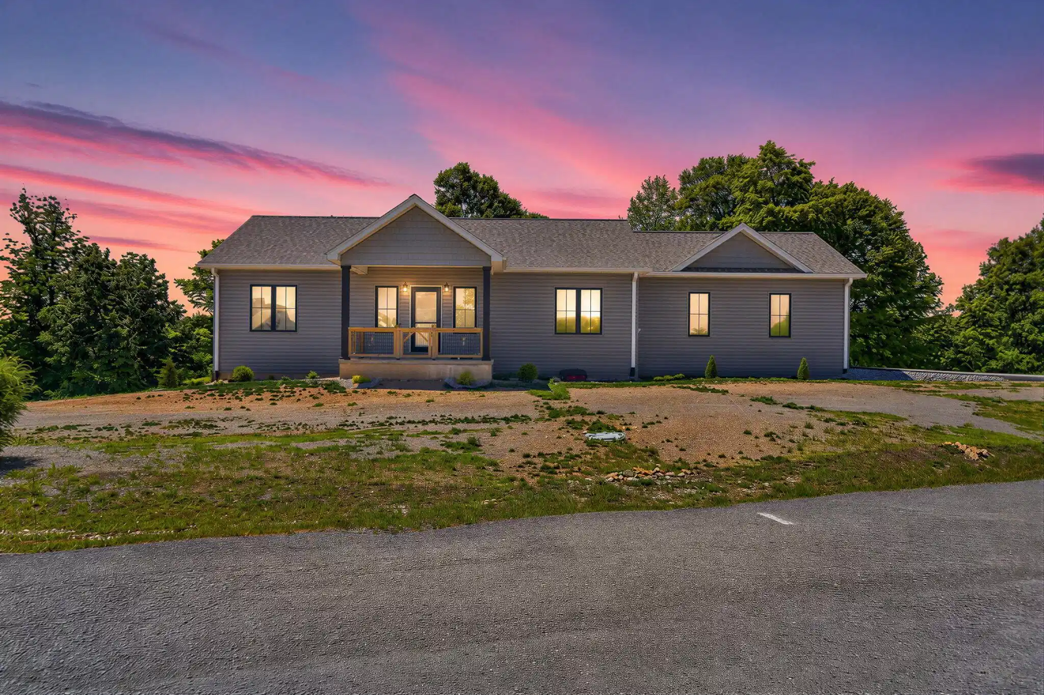 Image 1: 1-web-or-mls-944 Lakepoint Dr tw-001