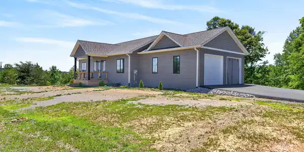Image 4: 4-web-or-mls-944 Lakepoint Dr_012_TNPC