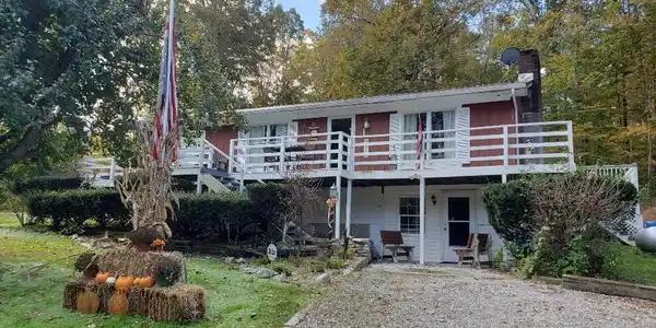 221 Lakeview Avenue