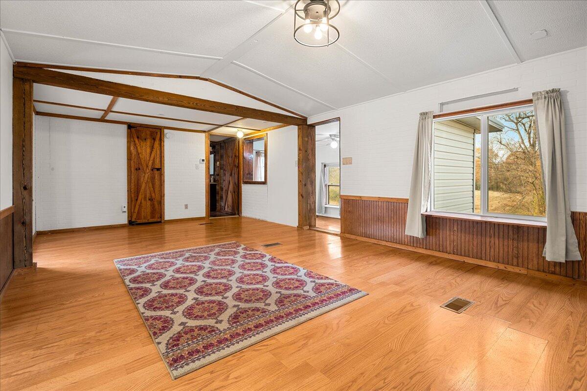 Image 3: 08-Family Room