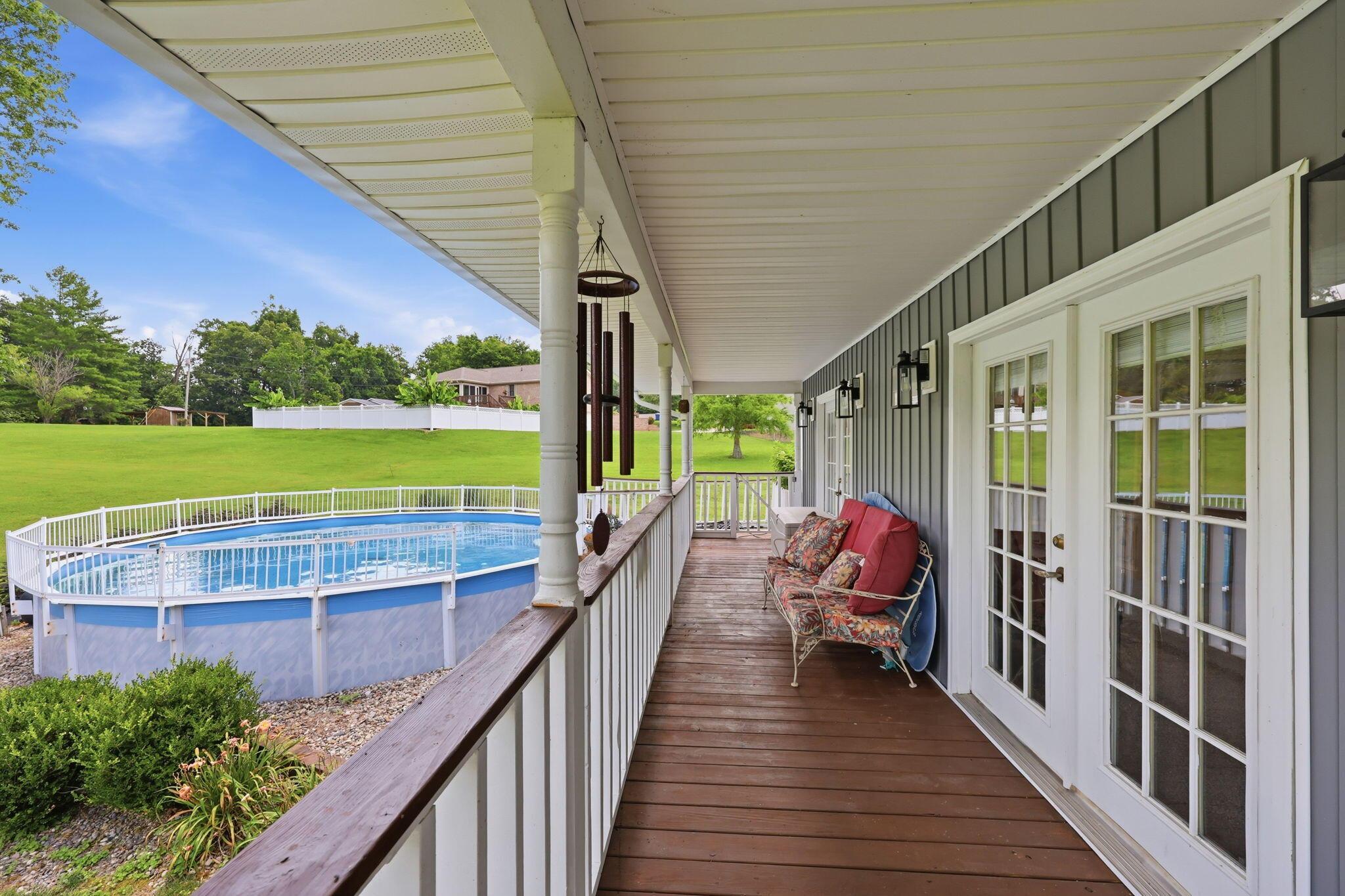 Image 2: 3826 Pool