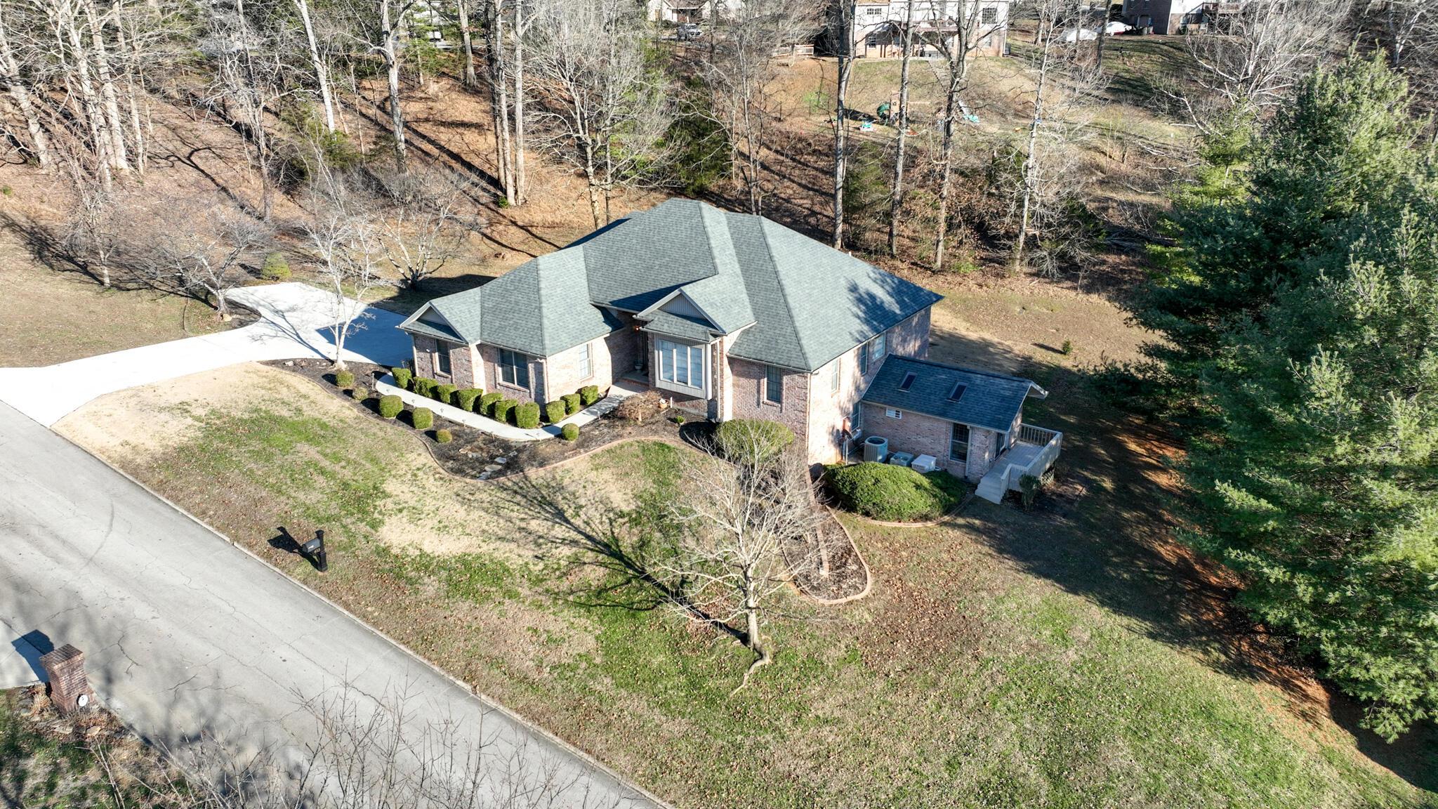 Image 2: 453WaterCliffDrNW-02
