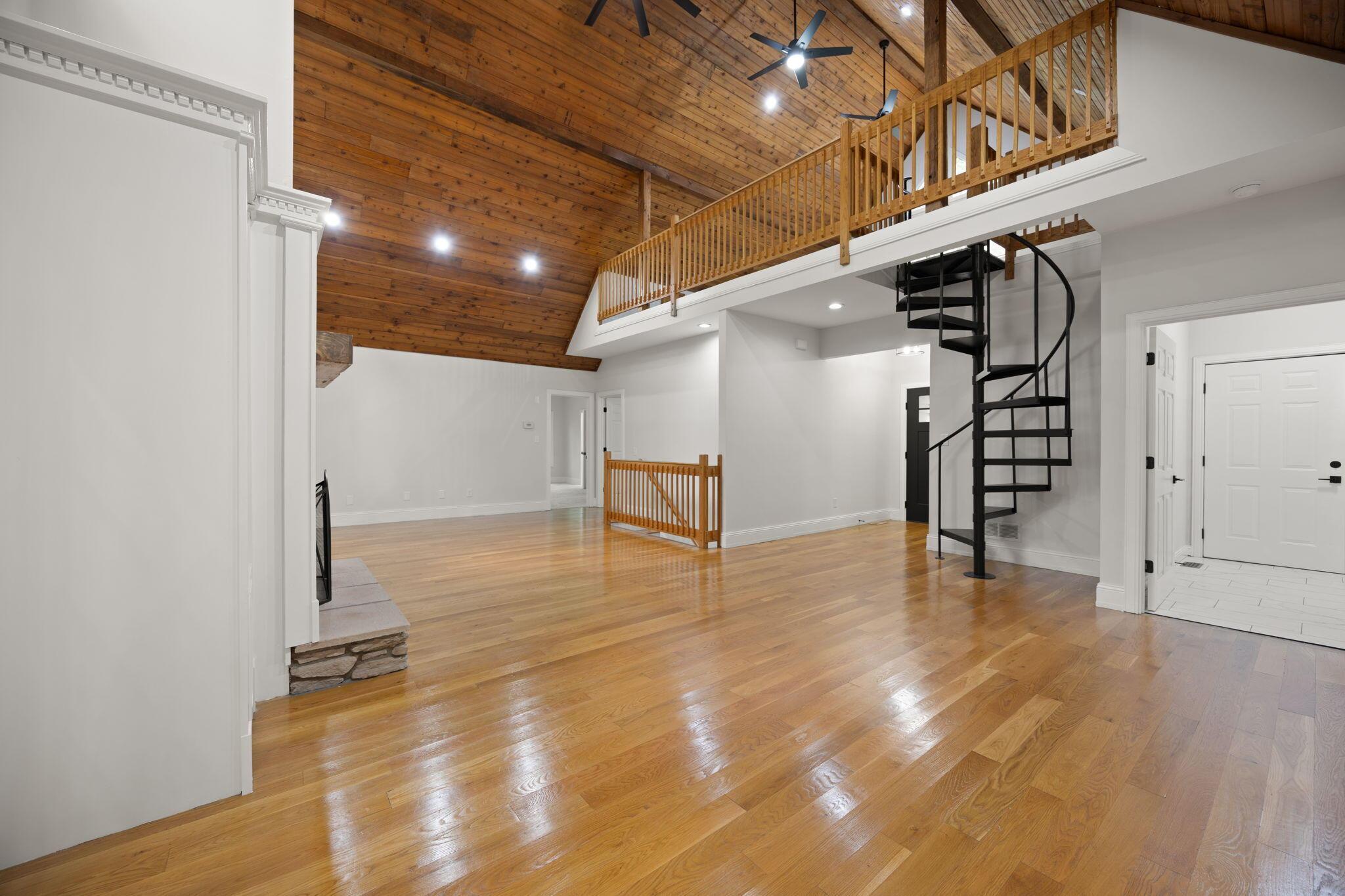 Image 4: 18-web-or-mls-413A3057