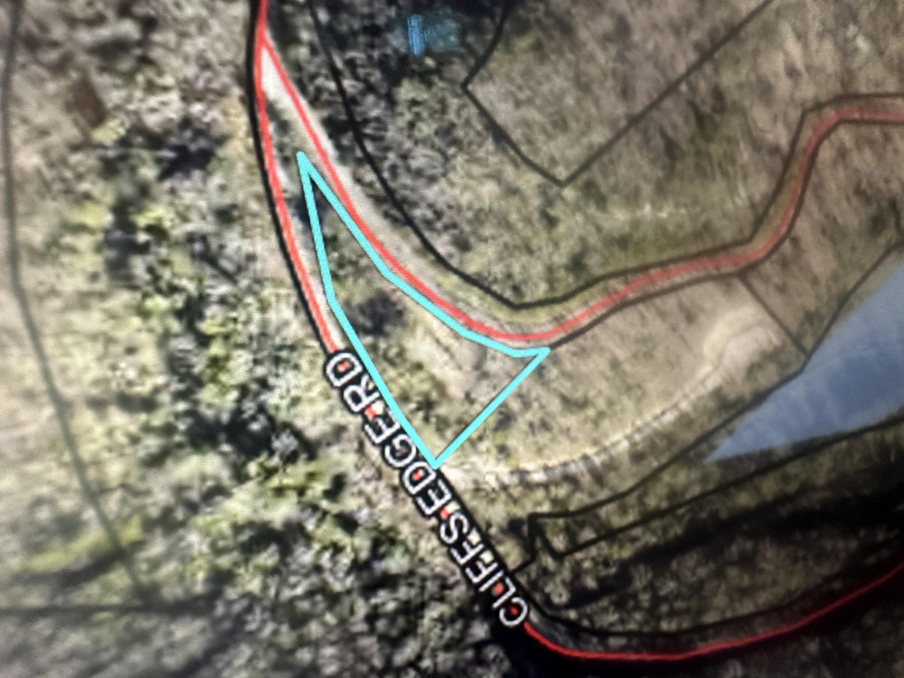 Image 2: TRIANGLE SHAPED LOT