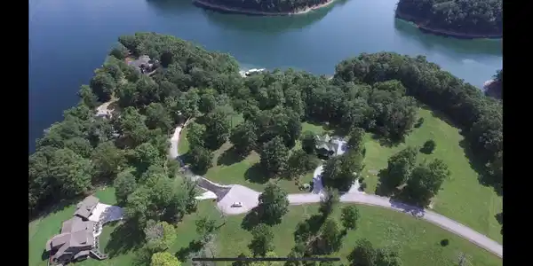 29 Hickory Point Drive